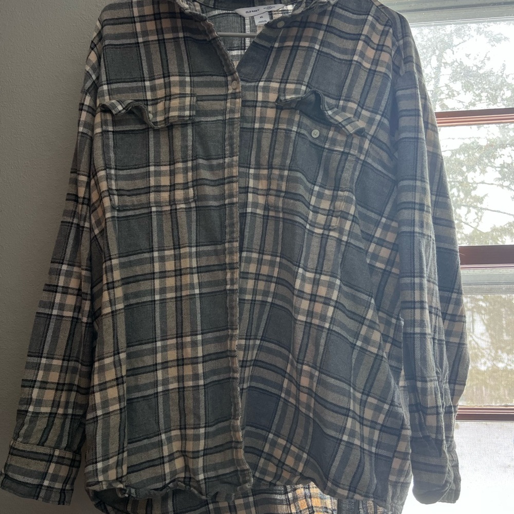 Old Navy Gray Plaid Boyfriend Shirt